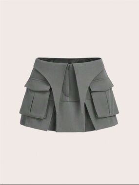 SHEIN ICON Gorpcore Flap
Pocket Pleated Hem Cargo Mini Skirt